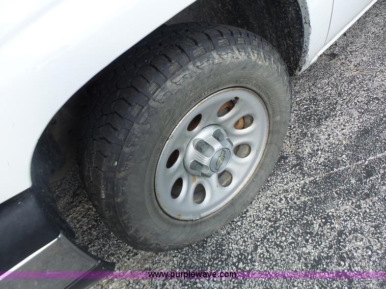 image for item K5740 2006 Chevrolet Silverado 1500 pickup truck
