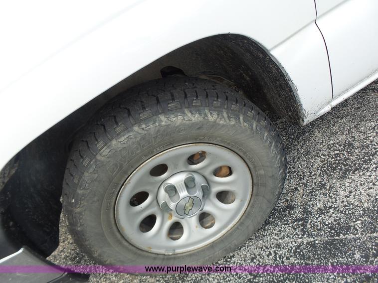 image for item K5740 2006 Chevrolet Silverado 1500 pickup truck