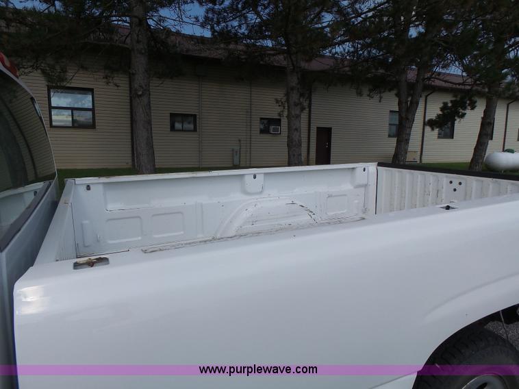 image for item K5740 2006 Chevrolet Silverado 1500 pickup truck