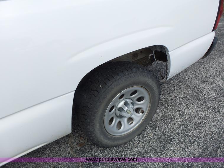 image for item K5740 2006 Chevrolet Silverado 1500 pickup truck