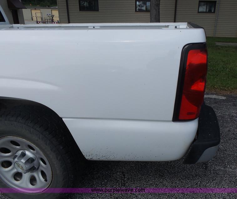 image for item K5740 2006 Chevrolet Silverado 1500 pickup truck