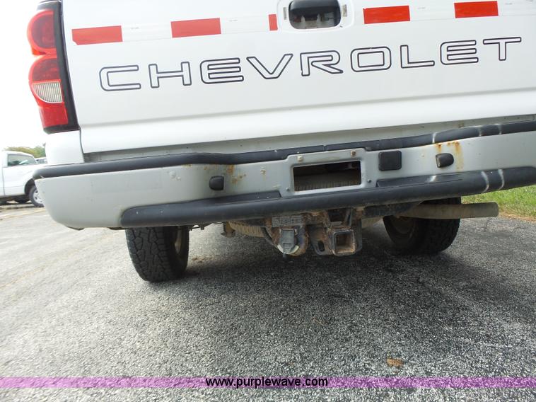 image for item K5740 2006 Chevrolet Silverado 1500 pickup truck