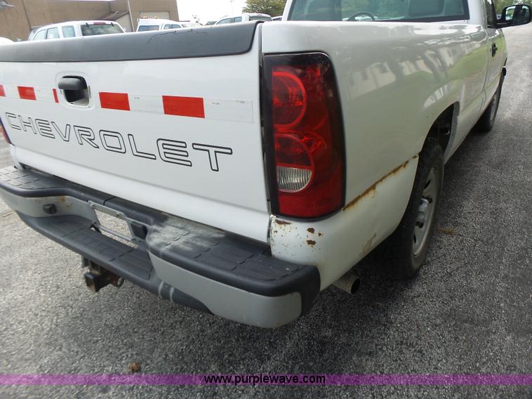 image for item K5740 2006 Chevrolet Silverado 1500 pickup truck