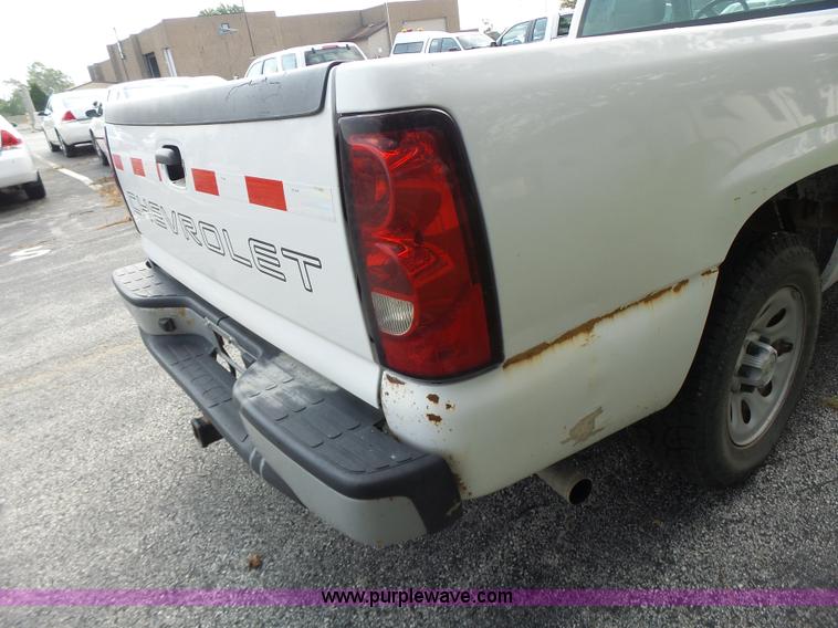 image for item K5740 2006 Chevrolet Silverado 1500 pickup truck