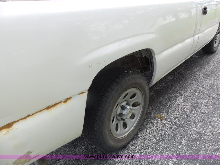 image for item K5740 2006 Chevrolet Silverado 1500 pickup truck