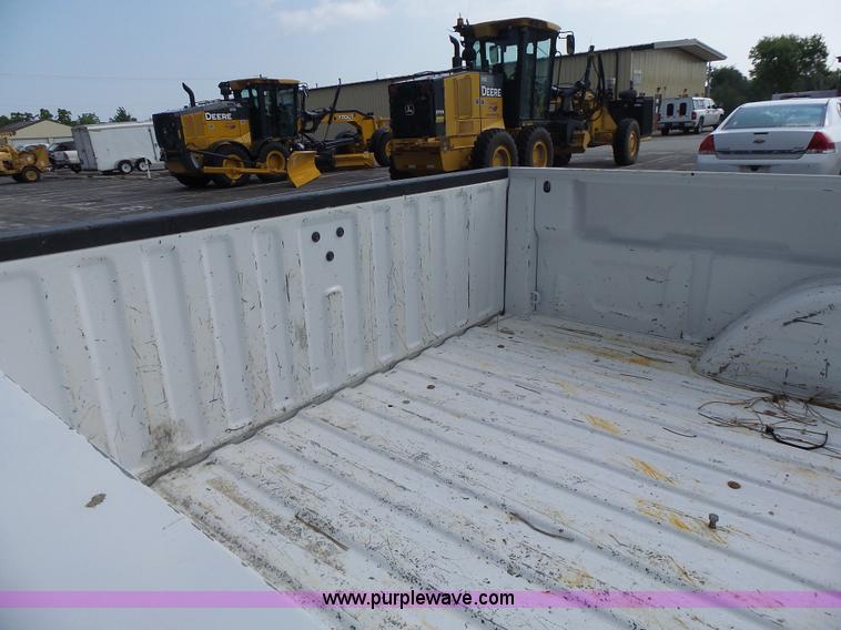 image for item K5740 2006 Chevrolet Silverado 1500 pickup truck