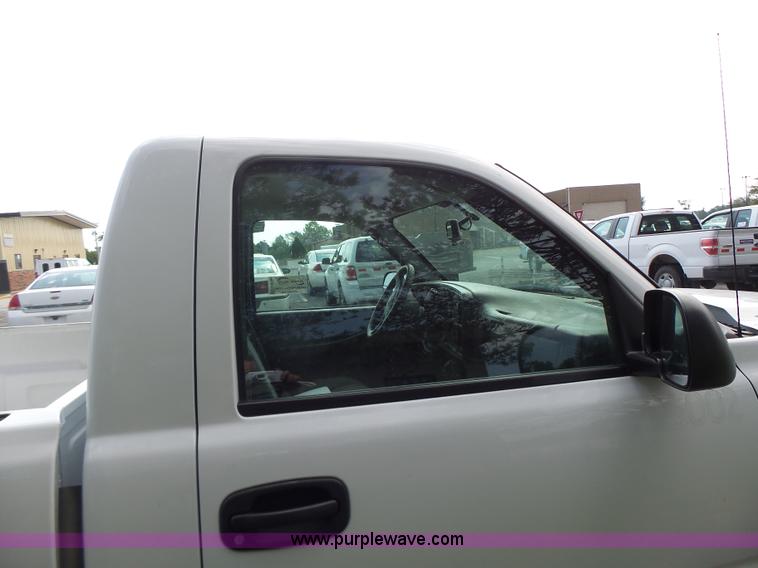 image for item K5740 2006 Chevrolet Silverado 1500 pickup truck