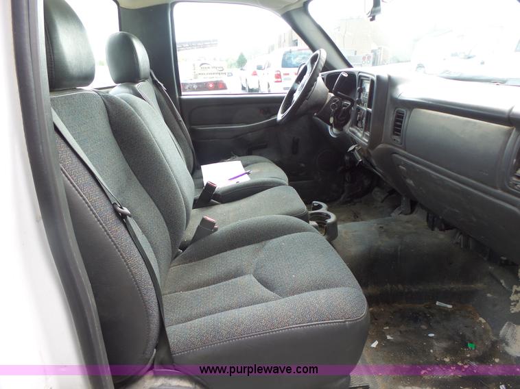 image for item K5740 2006 Chevrolet Silverado 1500 pickup truck