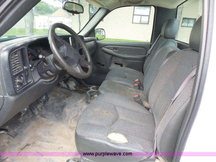 image for item K5740 2006 Chevrolet Silverado 1500 pickup truck