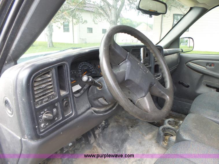 image for item K5740 2006 Chevrolet Silverado 1500 pickup truck