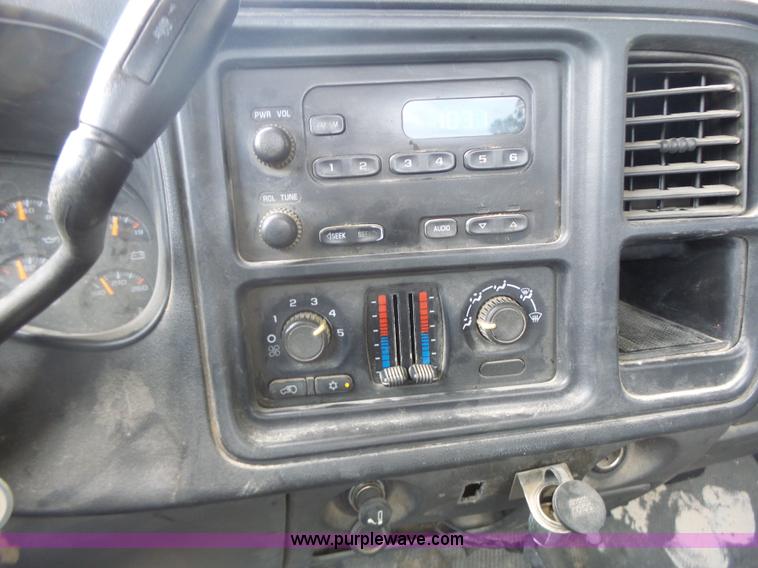 image for item K5740 2006 Chevrolet Silverado 1500 pickup truck