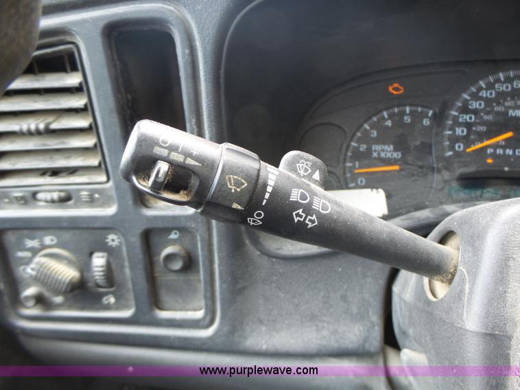 image for item K5740 2006 Chevrolet Silverado 1500 pickup truck