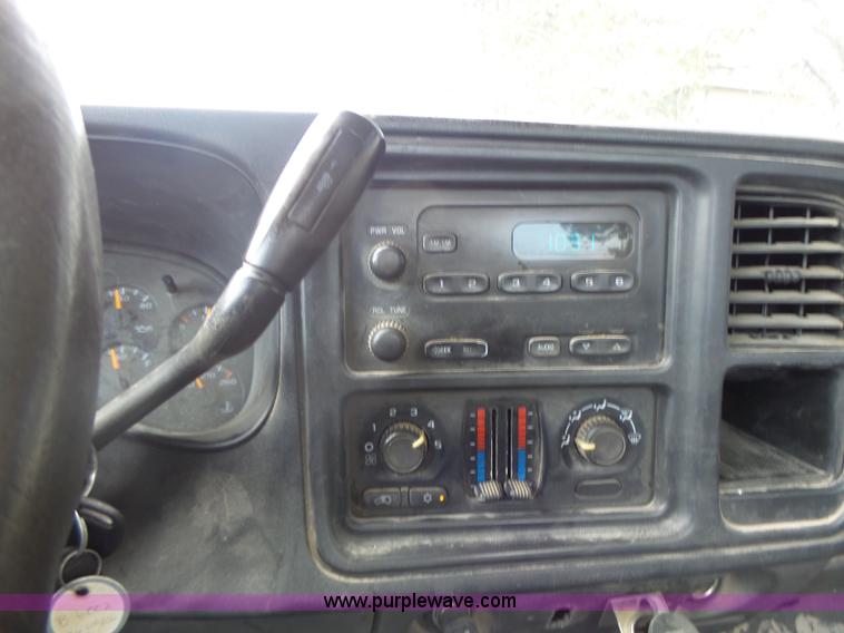 image for item K5740 2006 Chevrolet Silverado 1500 pickup truck