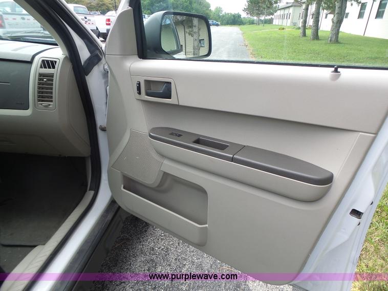 image for item K5746 2008 Ford Escape