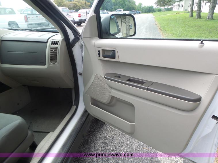 image for item K5746 2008 Ford Escape