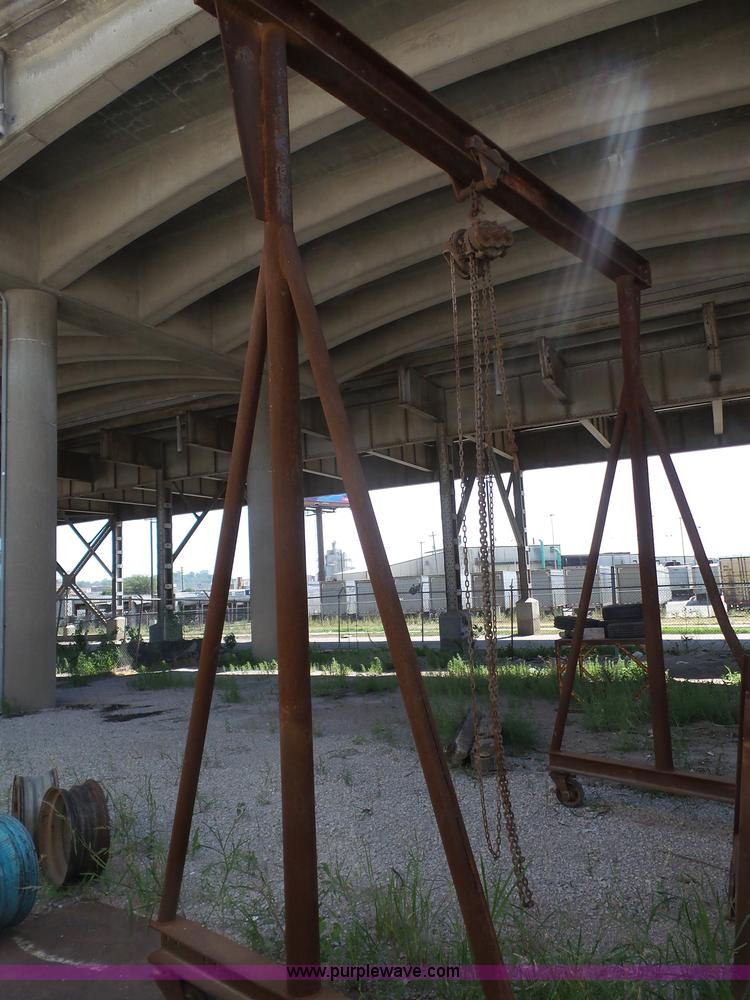 image for item L4952 Hoist