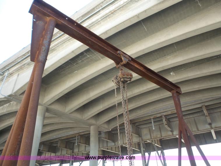 image for item L4952 Hoist