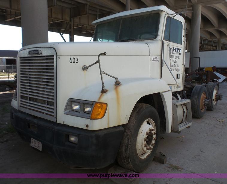 image for item L4954 1998 Freightliner FLD semi truck