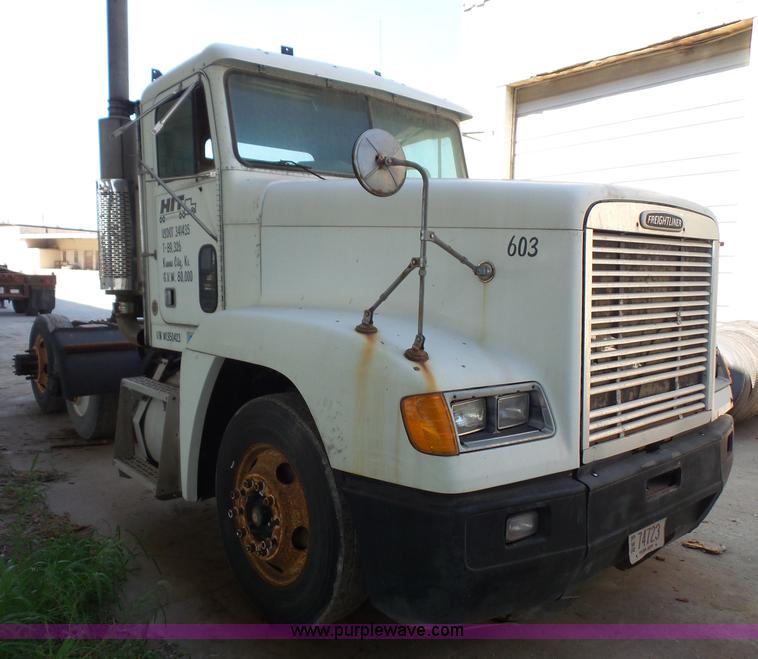 image for item L4954 1998 Freightliner FLD semi truck