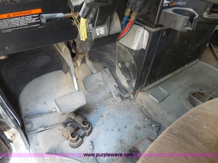 image for item L4954 1998 Freightliner FLD semi truck