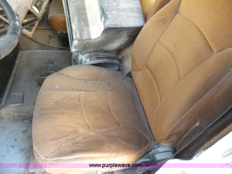 image for item L4954 1998 Freightliner FLD semi truck