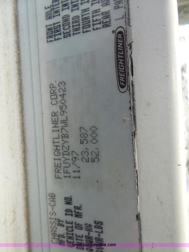 image for item L4954 1998 Freightliner FLD semi truck