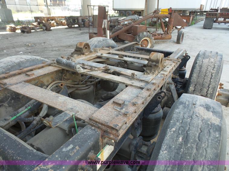 image for item L4954 1998 Freightliner FLD semi truck