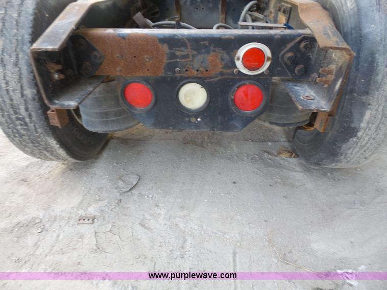 image for item L4954 1998 Freightliner FLD semi truck