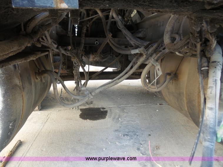 image for item L4954 1998 Freightliner FLD semi truck