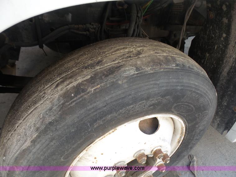 image for item L4954 1998 Freightliner FLD semi truck