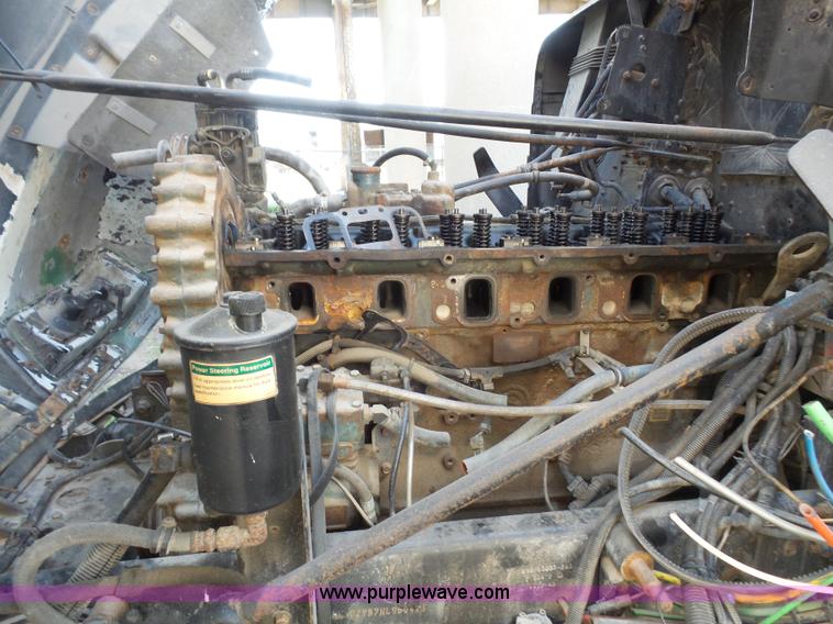 image for item L4954 1998 Freightliner FLD semi truck