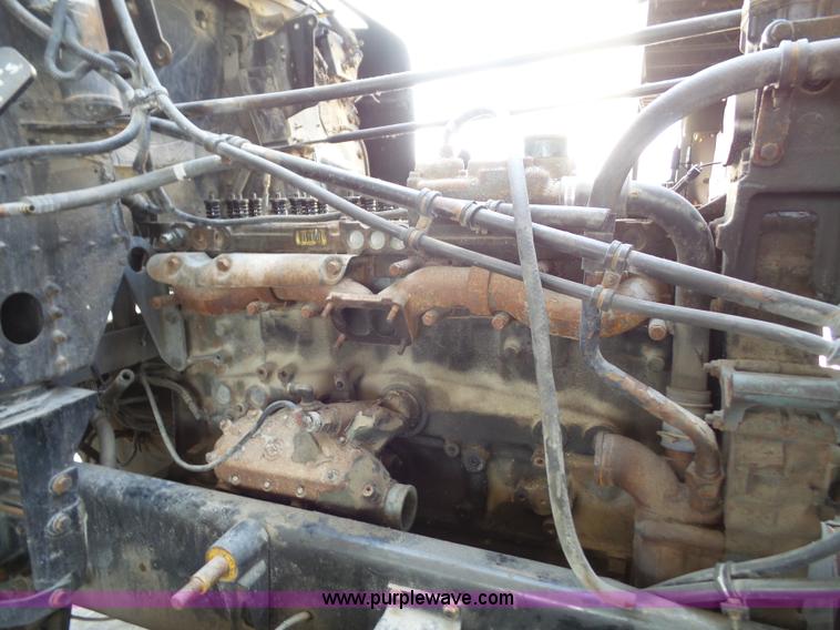 image for item L4954 1998 Freightliner FLD semi truck