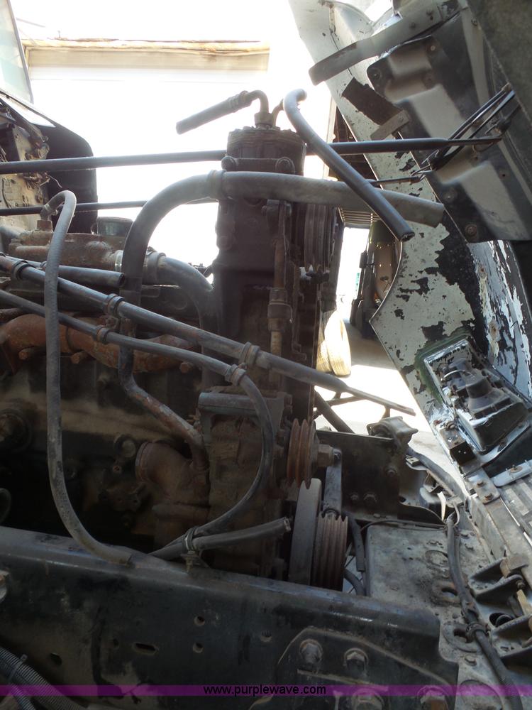 image for item L4954 1998 Freightliner FLD semi truck