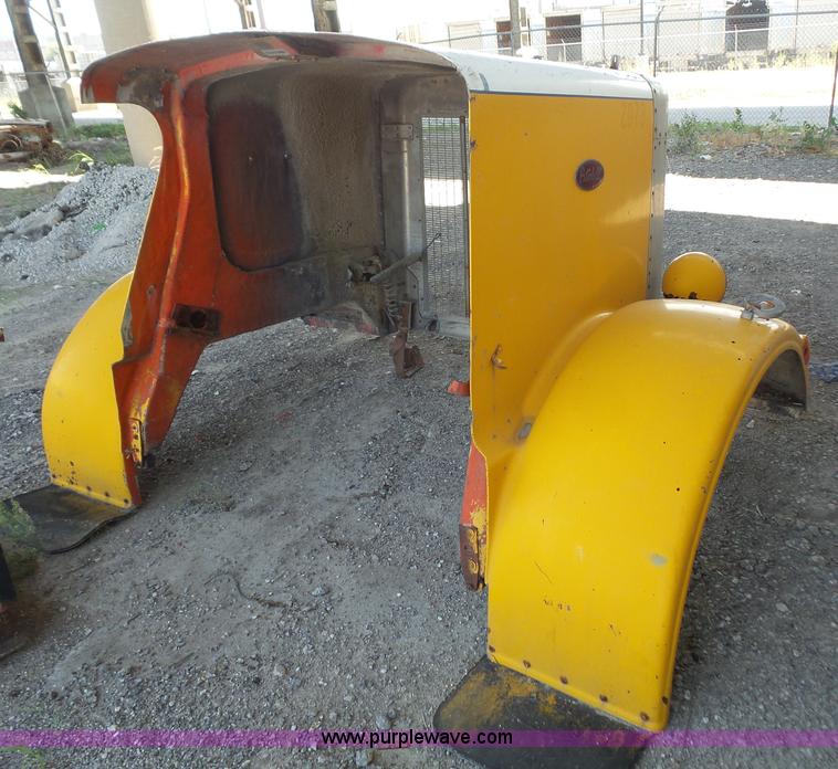 image for item L4958 Peterbilt 359 truck hood