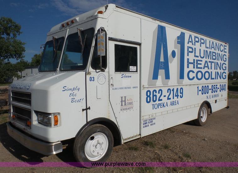 image for item L4964 1997 Freightliner MT45 delivery truck