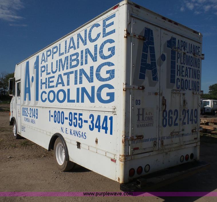 image for item L4964 1997 Freightliner MT45 delivery truck