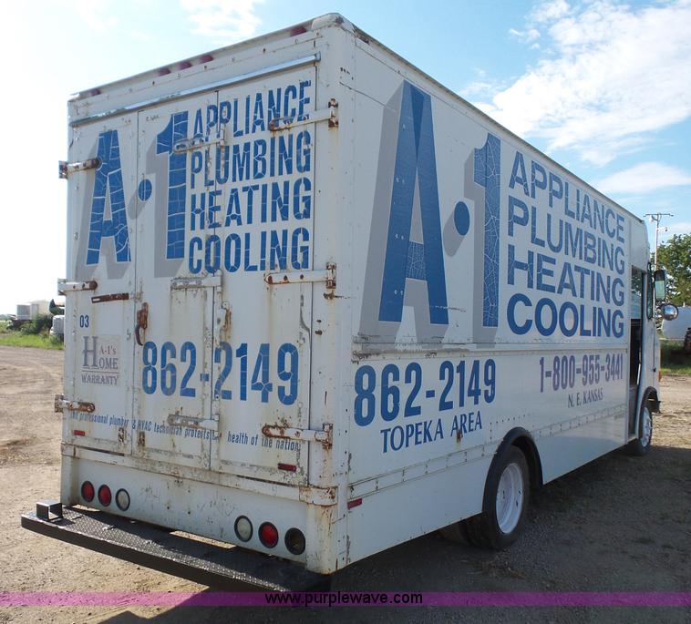 image for item L4964 1997 Freightliner MT45 delivery truck