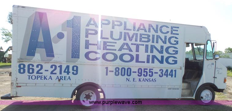 image for item L4964 1997 Freightliner MT45 delivery truck