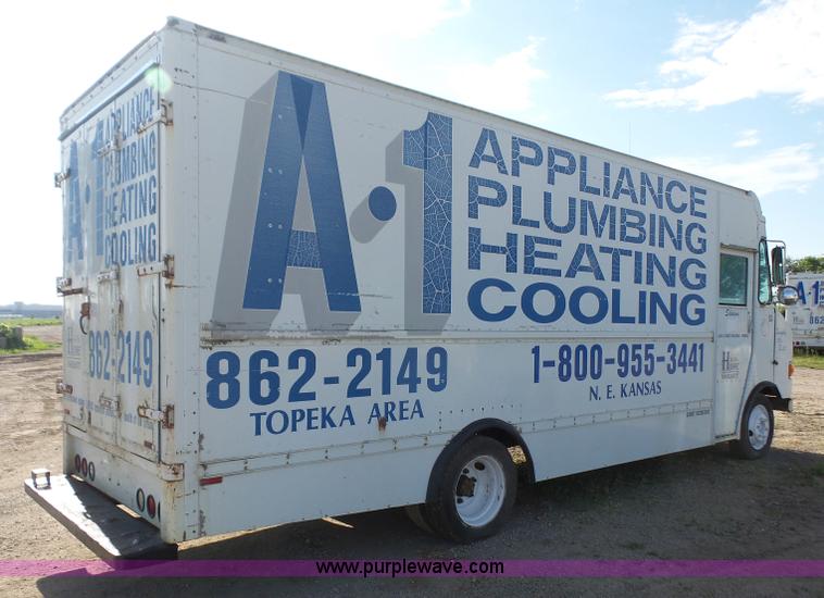 image for item L4964 1997 Freightliner MT45 delivery truck