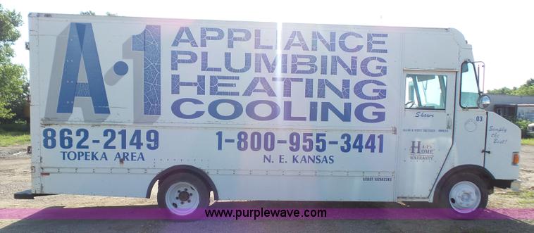 image for item L4964 1997 Freightliner MT45 delivery truck