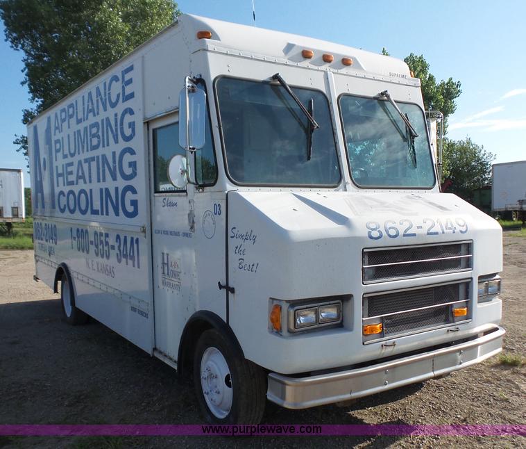 image for item L4964 1997 Freightliner MT45 delivery truck