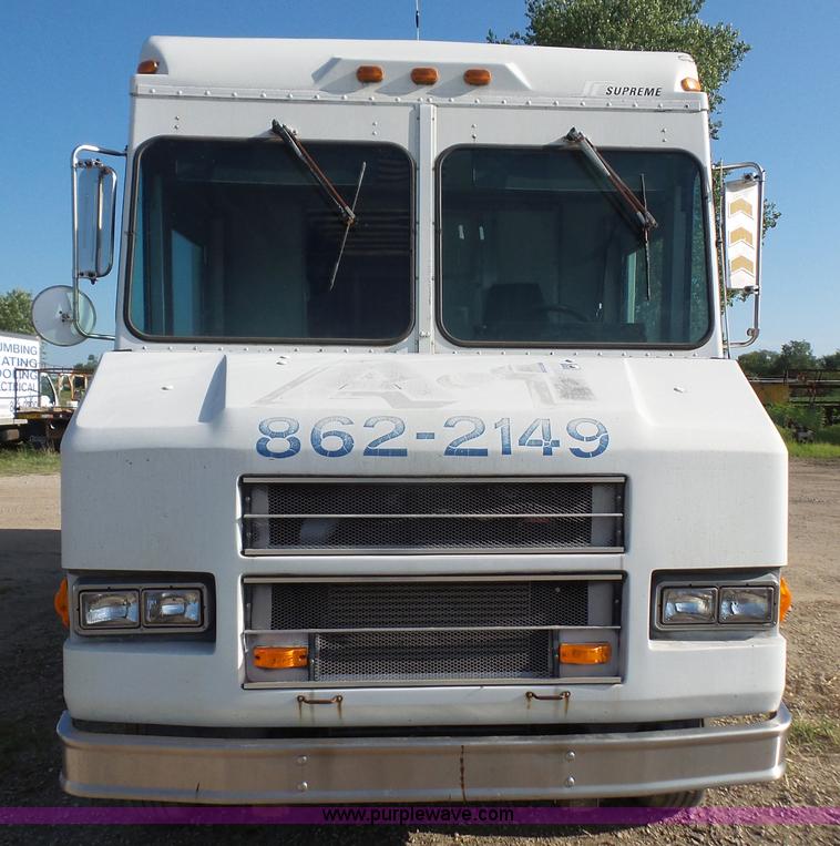 image for item L4964 1997 Freightliner MT45 delivery truck