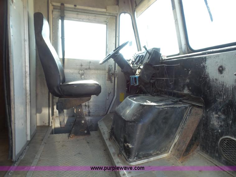 image for item L4964 1997 Freightliner MT45 delivery truck