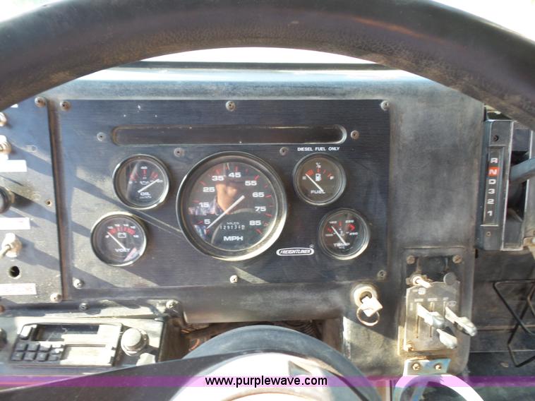 image for item L4964 1997 Freightliner MT45 delivery truck