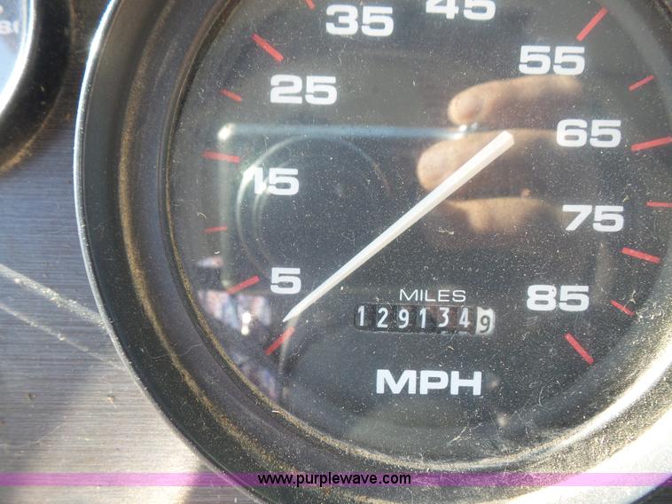 image for item L4964 1997 Freightliner MT45 delivery truck