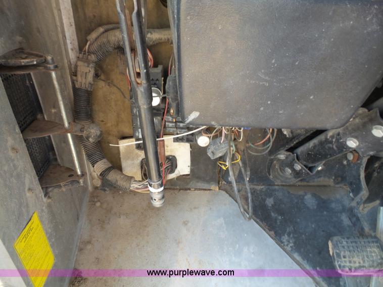 image for item L4964 1997 Freightliner MT45 delivery truck