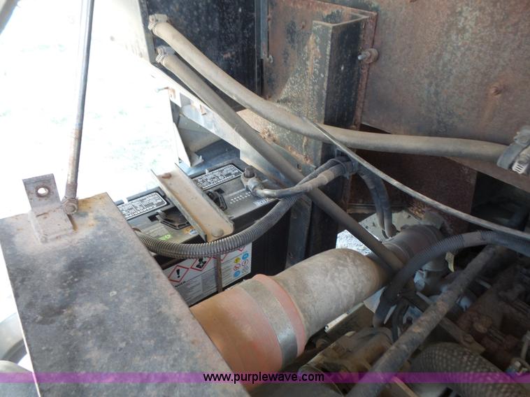 image for item L4964 1997 Freightliner MT45 delivery truck