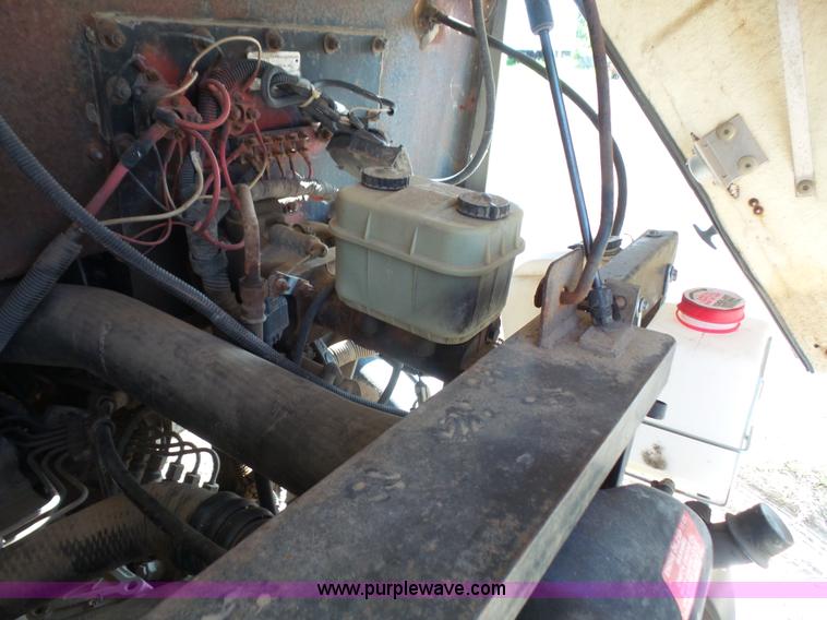 image for item L4964 1997 Freightliner MT45 delivery truck