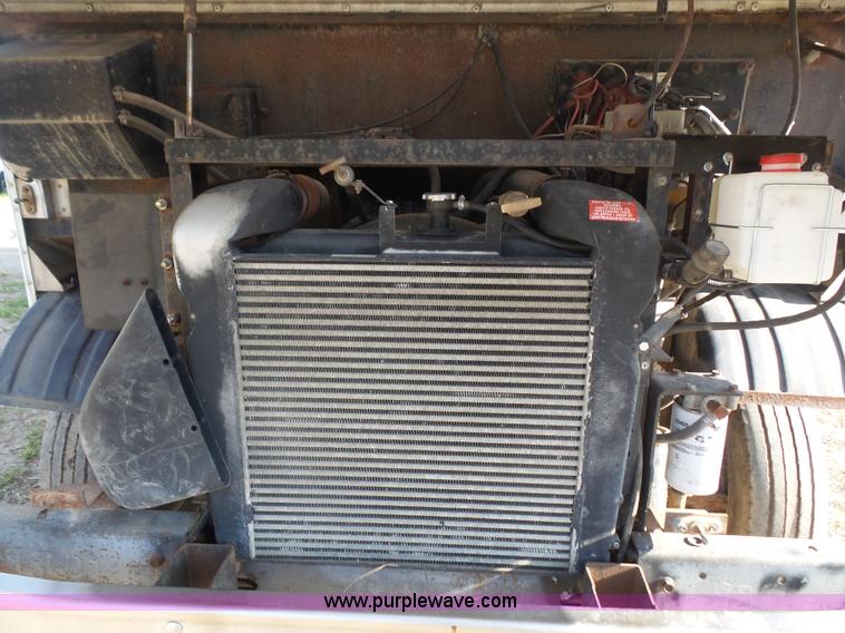 image for item L4964 1997 Freightliner MT45 delivery truck