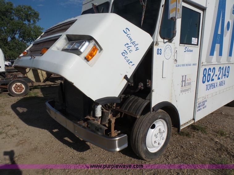 image for item L4964 1997 Freightliner MT45 delivery truck